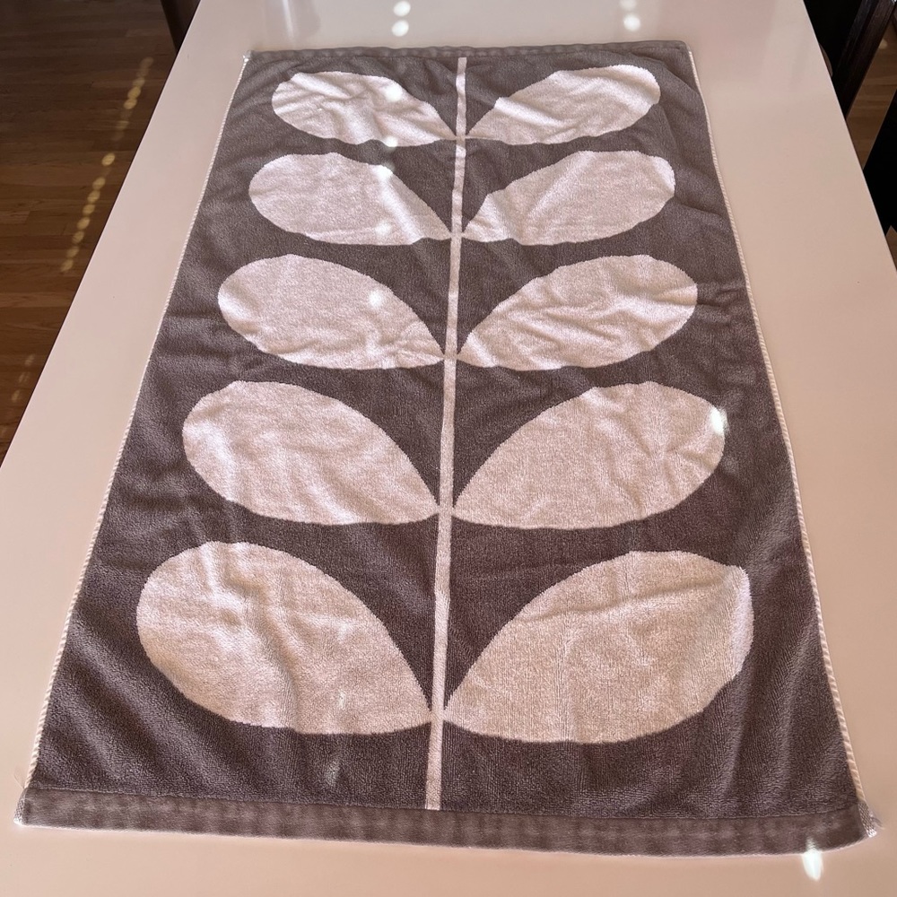 ORLA KIELY Gray Bath Towel